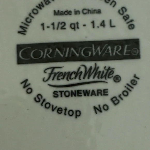 Corning Ware French White Round 2 1/2 and 1 1/2 Qt Casserole Dishes with Lids - Picture 7 of 16